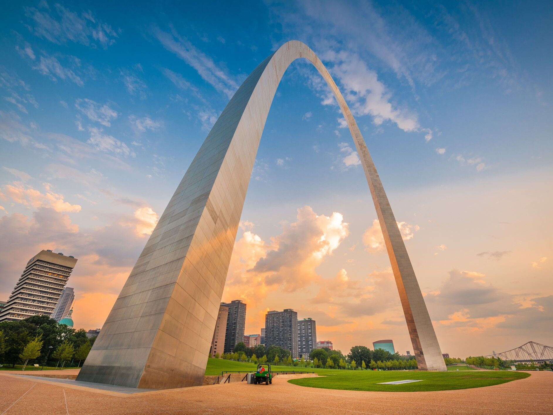 Things to Do in St. Louis for Couples - The sun rises against the backdrop of the St. Louis Arch