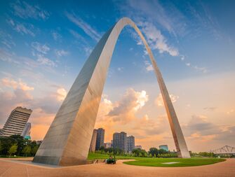 Things to Do in St. Louis for Couples - The sun rises against the backdrop of the St. Louis Arch