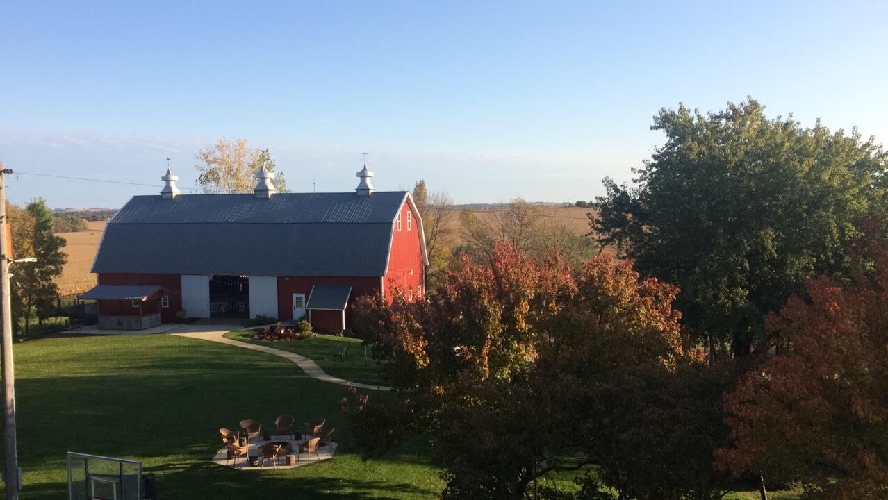 The Red Barn  Farm of Northfield  Minutes from Cities 