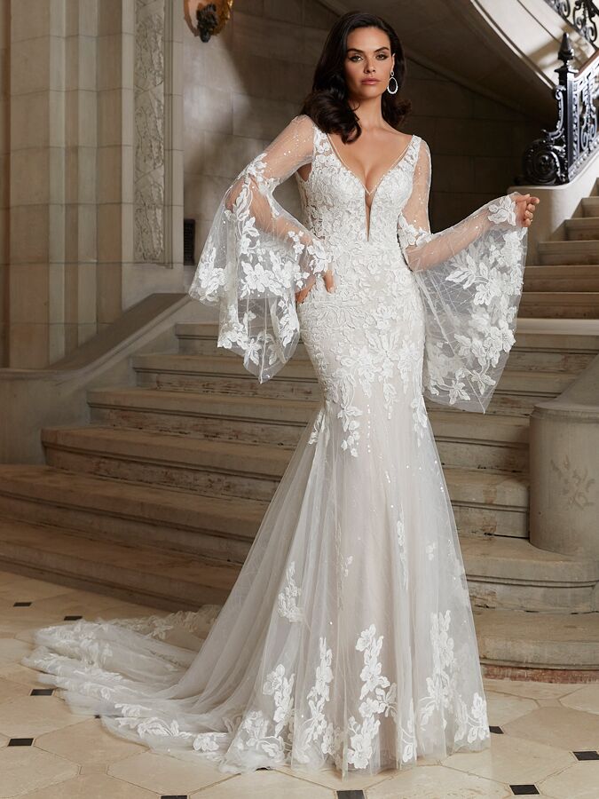 Lacing wedding dress «Colleen» with detachable sleeves