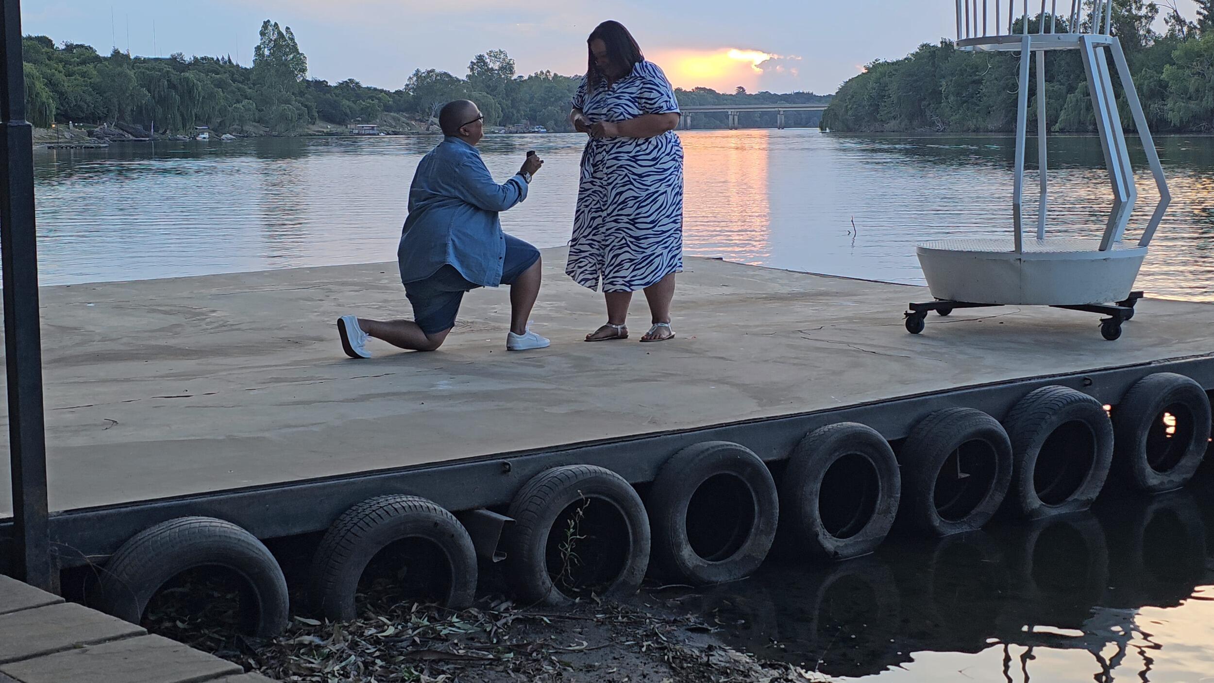 Sunset over the Vaal River at Pont de Val – the breathtaking backdrop where our love story took a beautiful turn, and where we got engaged. This magical place will forever hold a special spot in our hearts as the place where our journey together truly began. 