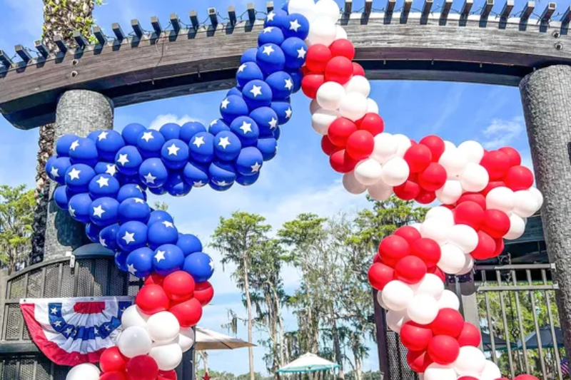 4th of July Party Ideas - Balloon Decor