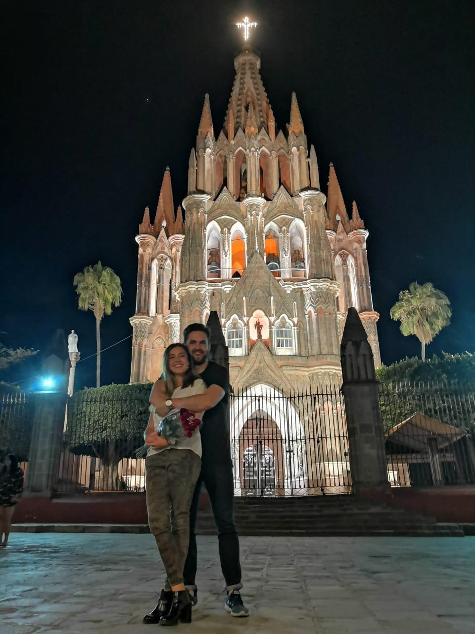 Nos hicimos novios en San Miguel de Allende, hubo mariachi, flores y todooo!!