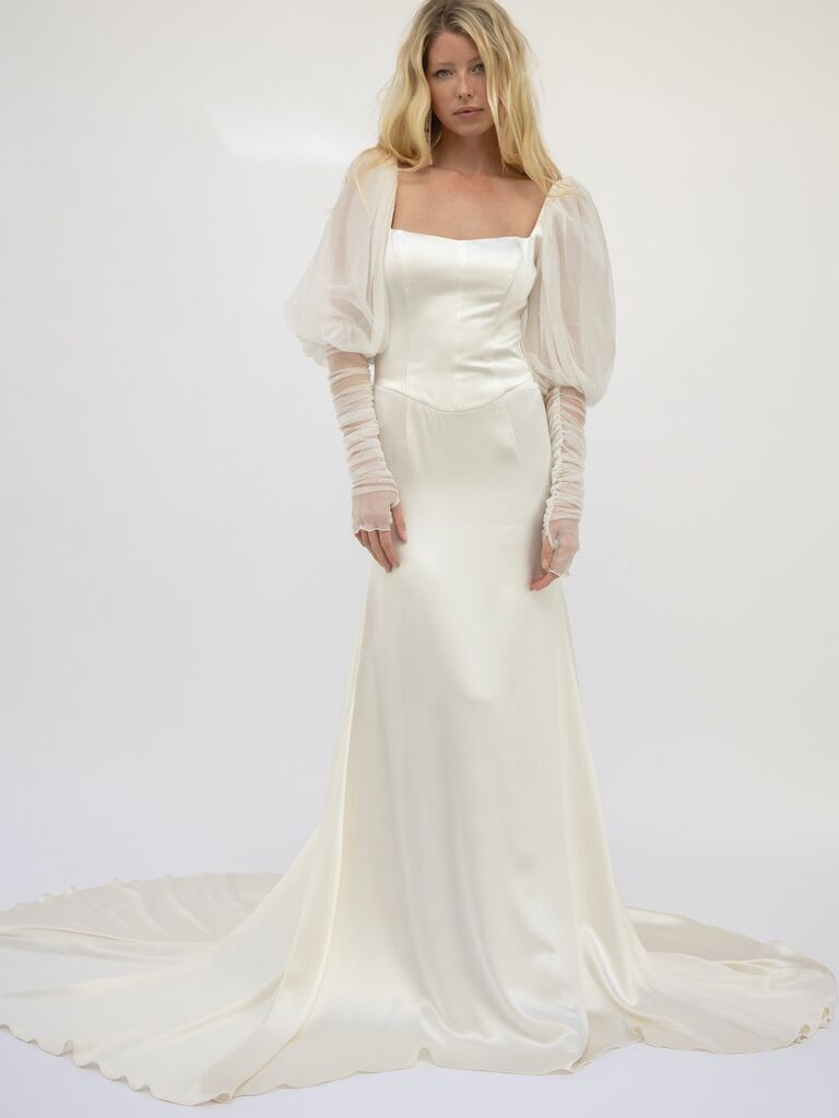 Cinq puff sleeve square neck wedding gown