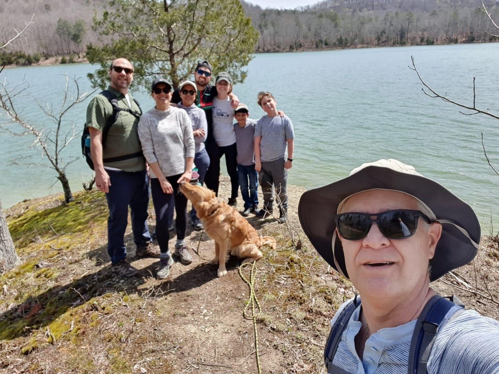 Hidalgos, hiking in Bailey's home town // Los Hidalgo, senderismo en el pueblo de Bailey
