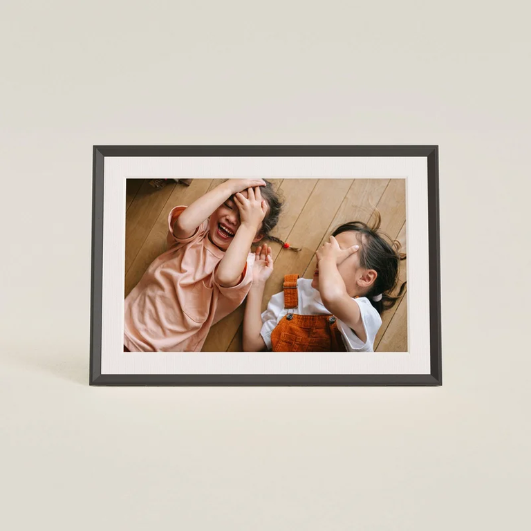 Aura Frames digital picture frame