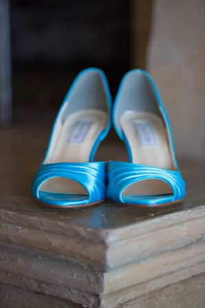 blue open toed shoes