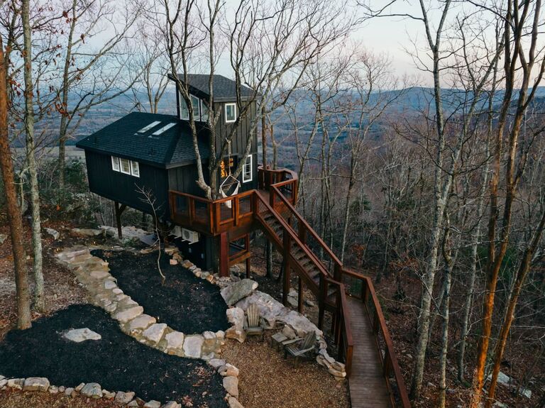 The Sassafrass Treehouse in Rising Fawn, Georgia, romantic getaways in Georgia