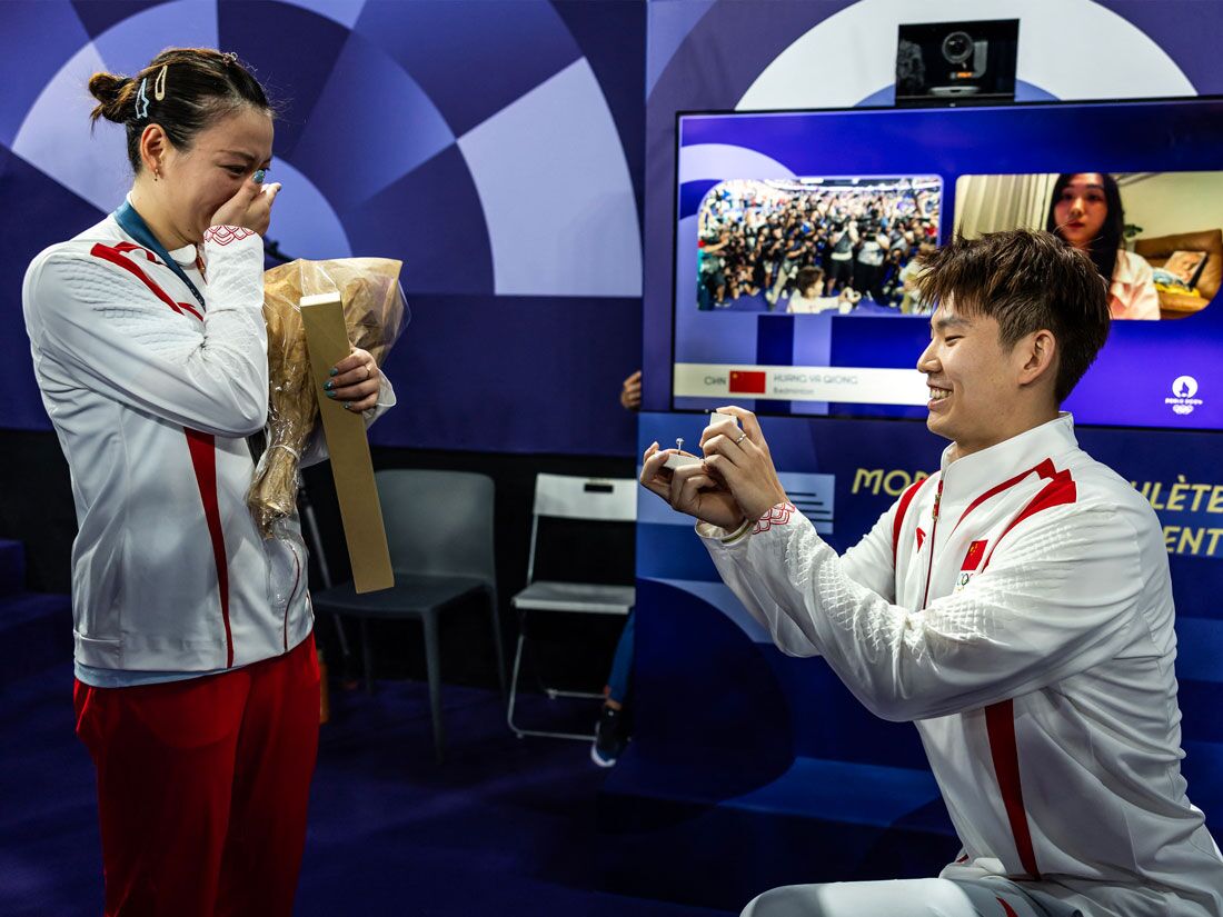 China's Huang Yaqiong getting engaged at the 2024 Olympics