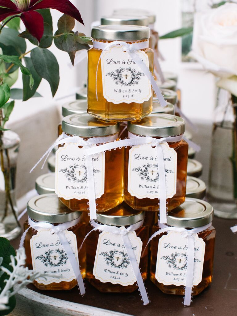 17 Edible Wedding Favors Your Guests Will Love