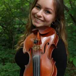 Multi-Genre Violinist/Violist, Kelly Gembara, profile image