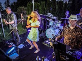 Annika & the Earthlings - Cover Band - Abbotsford, BC - Hero Gallery 1
