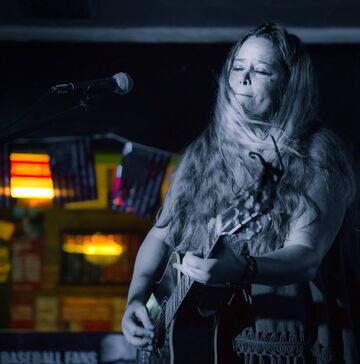 Courtney Chambers - Singer Guitarist - Palm Springs, CA - Hero Main