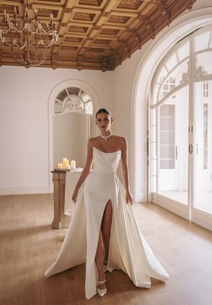 Sergine — draped strapless corset with slightly rounded neckline and split smooth skirt. Complemented by detachable overskirt which adds volume and makes it a gown.