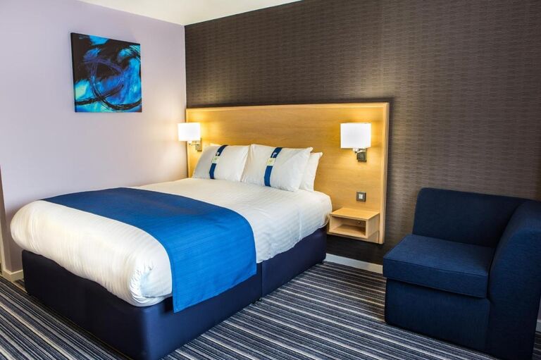 Holiday Inn Express Manchester Airport by IHG, Runger Lane, Manchester Airport, Hale, M90 5DL (cheaper option)