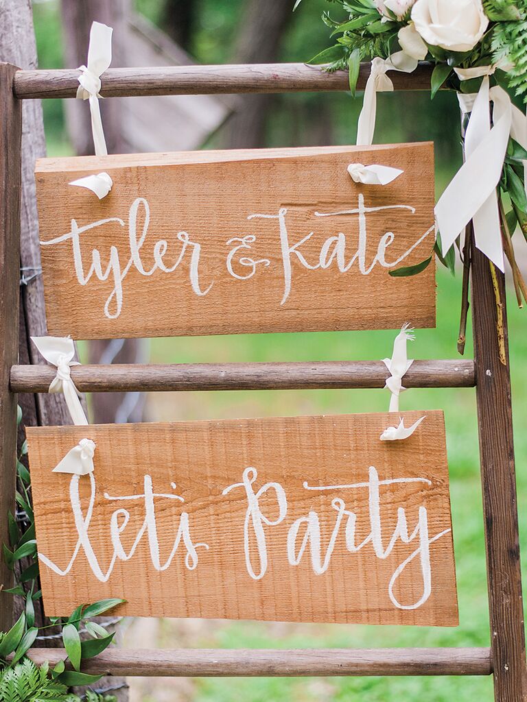 21 Pretty DIY Wedding Signs