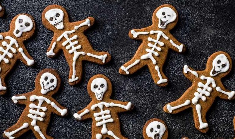 Halloween Finger Food Recipes - Halloween Gingerbread Skeletons