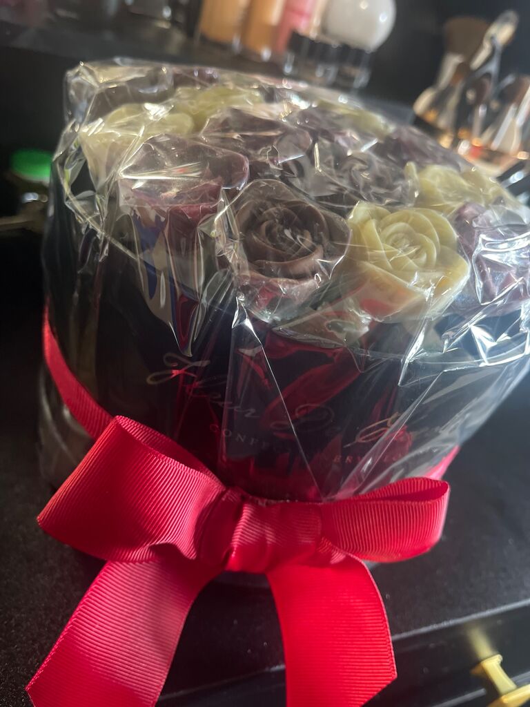 Special delivery: a bouquet of chocolate roses for Lady L’O on Valentine’s Day! 