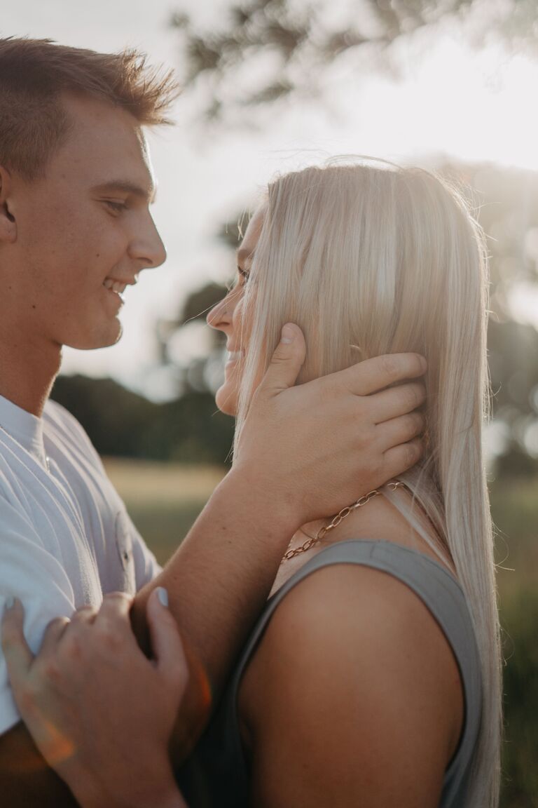 Kelsey & Asher have now been dating for almost two years and decided it would be fun to do a couples photoshoot! One of Kelsey's friends was able to capture Kelsey & Ashers love in some of the most beautiful photos ever!