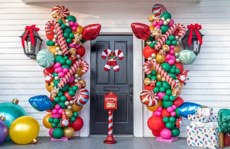 Christmas party ideas for kids - balloon decor