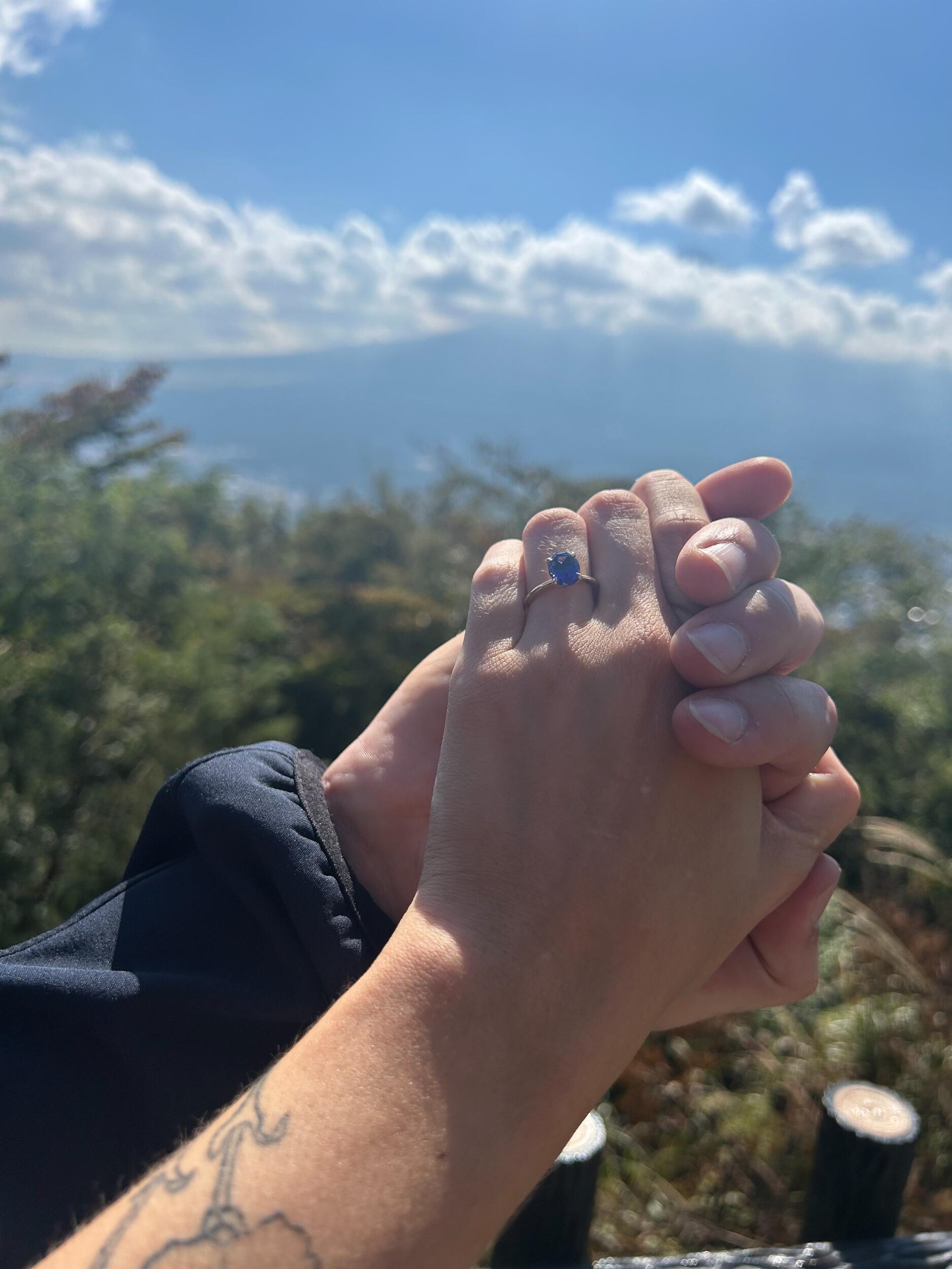Lydia and Thomas got engaged during their hike to Mt Fuji in Japan! 