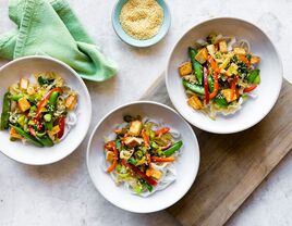 Tofu noodles and vegetables