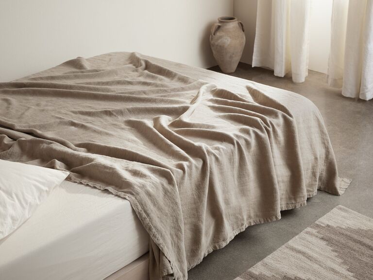 Linen bed blanket