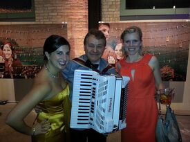 Val Sigal - Accordion music for any occasion - Polka Band - Milwaukee, WI - Hero Gallery 4