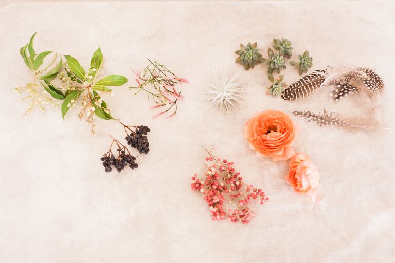 Details for crafting a flower necklace