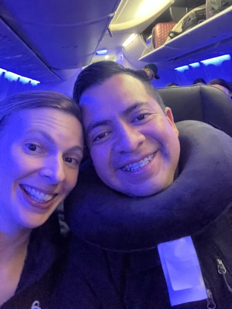 Empezamos a viajar juntos y conocer más a nuestras familias. Volando a Los Ángeles para encontrarme con mas familia y amigos... 
Flying to Los Angeles to meet my family and friends... a short trip but safe to say that everyone loves Carlos.