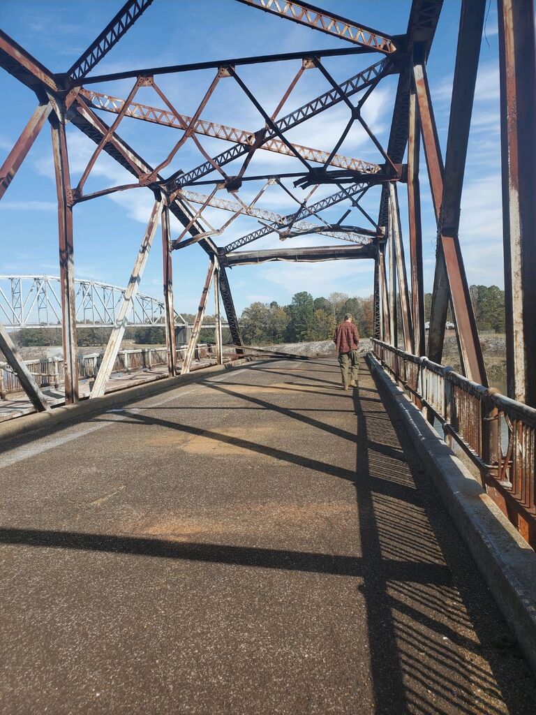 Eric showed Dixie one of his favorite spots in Aberdeen - the old Ten Tom Bridge - which is one of the places she had always wanted to visit.