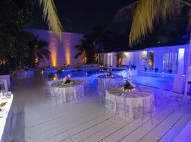 Magic City - The Oasis - Private Garden - Miami, FL - Hero Gallery 3