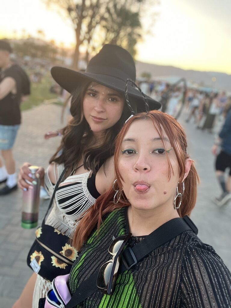 Mientras Claudia y Any andaban en Coachella, fui a Tegucigalpa; segun Claudia por un suspuesto viaje de trabajo, e invité a almorzar a Doña Iris para pedirle la mano, afortunadamente dijo que si. 