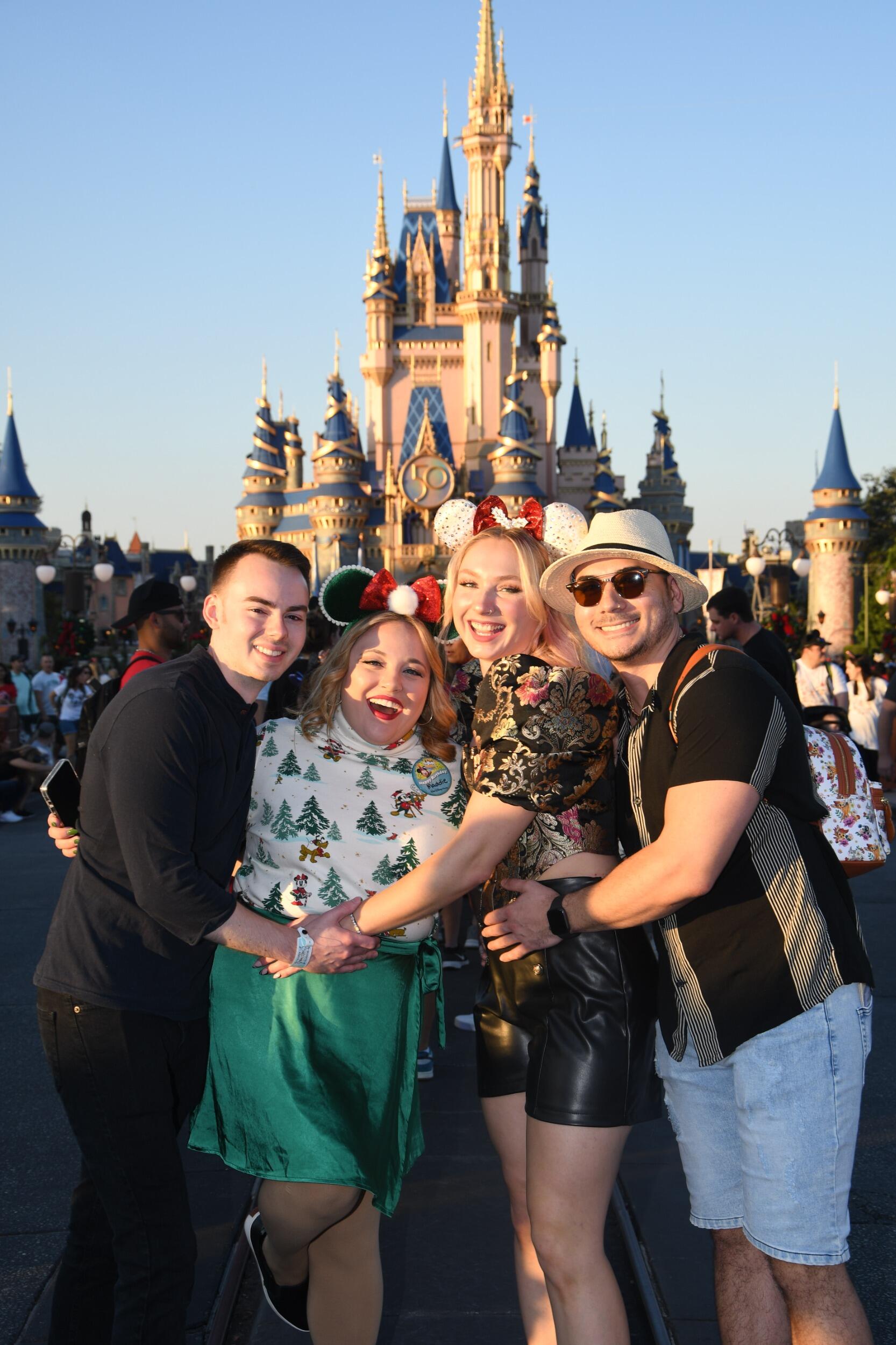 Jon and Maddie travel to Walt Disney World and Unviersal Studios together for the first time! Stacy and Shaun also joined in on this amazing trip.