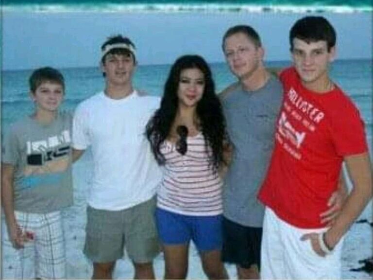 Mel, Dave and their 3 sons moved to the US as a Family! 

This is when they truly bonded as a family!