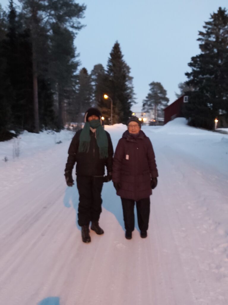Dhan came to Sweden in the winter for the first time and celebrated Christmas with Ellen's family