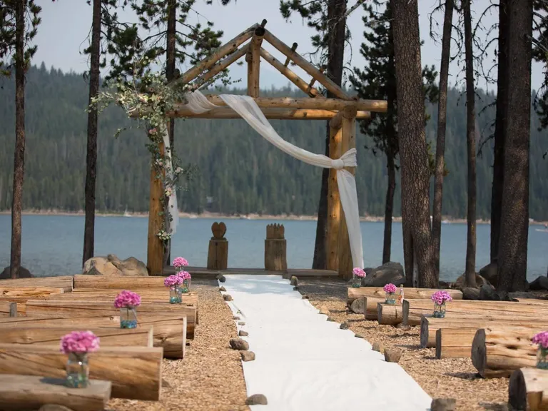 Elk Lake Resort wedding venue in Bend, Oregon