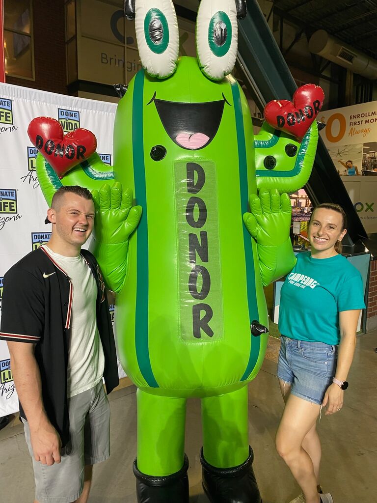 Carolyn accepts a job with Donor Network of Arizona, where she is lucky to work with Reggie the donor registration cactus, a local celebrity. 