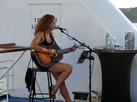 Tiphanie Doucet - Singer Guitarist - Manhattan Beach, CA - Hero Gallery 1