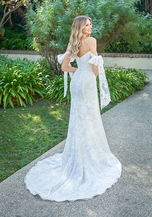 rachel green wedding dress buy Wedding dresses for the fashion icon, Rachel Green     #rachelgreen  #rachelgreenoutfits #weddingdressinspo #evieyoungbridal #essenseofaustralia  #thestorybridal