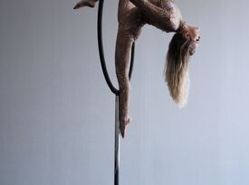 Circus Artist McKenna Wilkins - Circus Performer - Orlando, FL - Hero Gallery 2