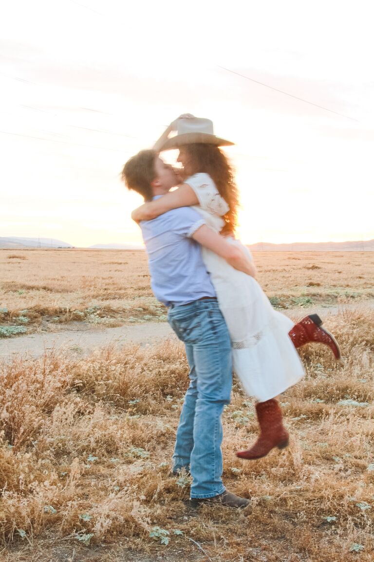 Engagement photos in the desert