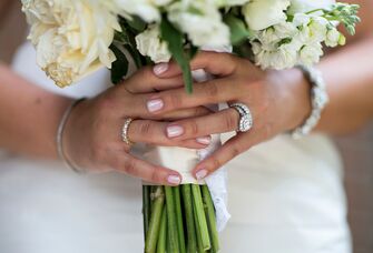 Bride with simple manicure holding bouquet