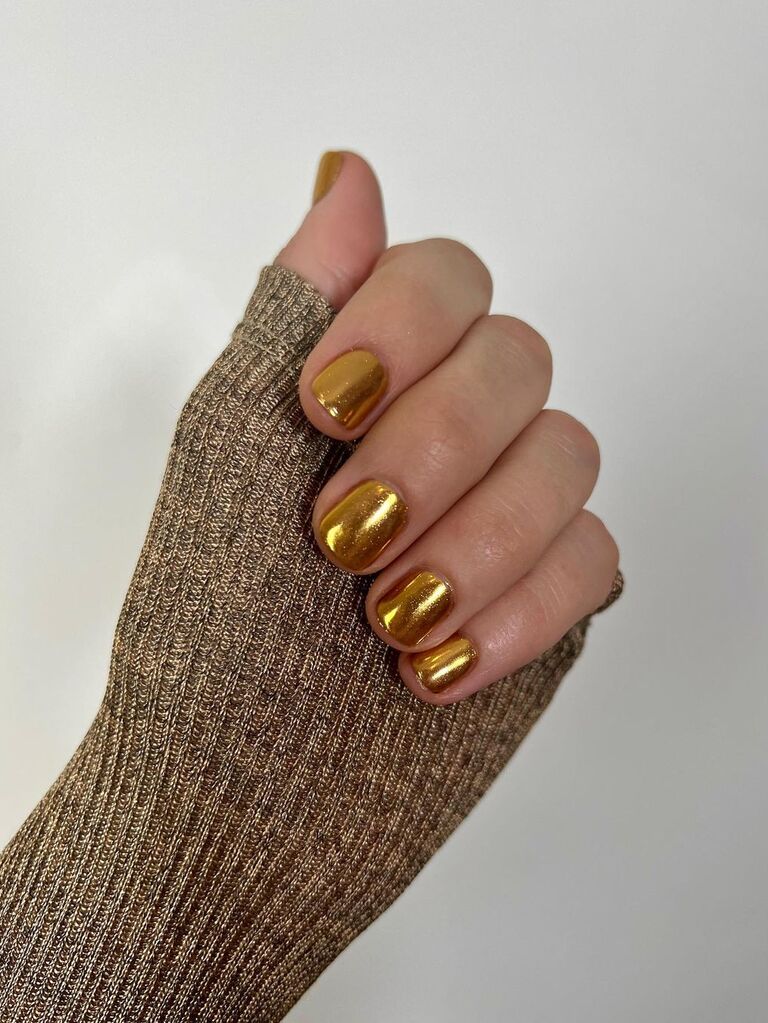Short gold bridesmaid nails