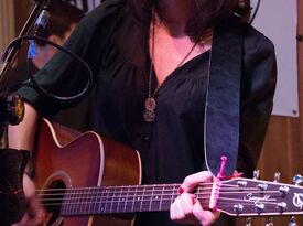 Devon Elizabeth - Acoustic Guitarist - Charlotte, NC - Hero Gallery 3