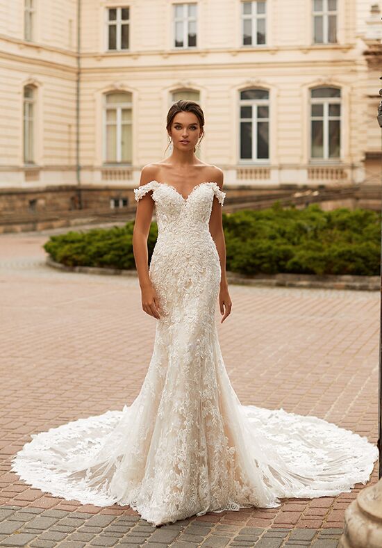 Swag sleeve layered hotsell lace trumpet wedding dress