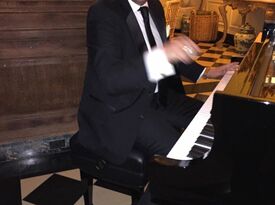 Alexander Borghese - Singing Pianist - Beverly Hills, CA - Hero Gallery 1