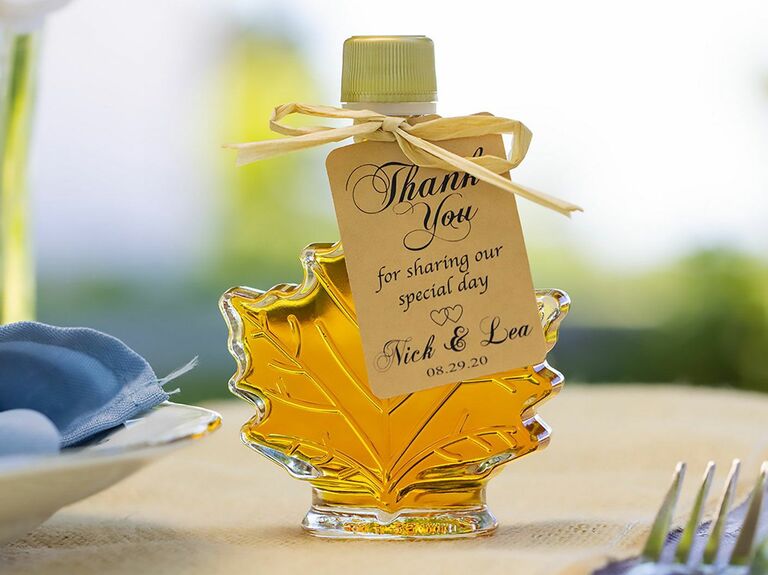 Maple syrup edible wedding favors
