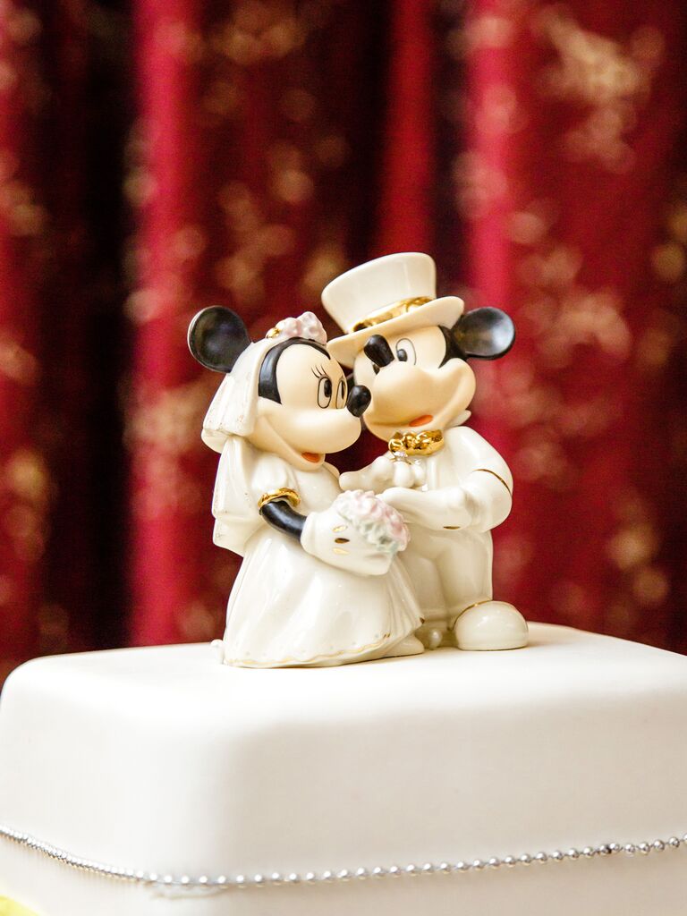 disney themed wedding mickey and minni mouse cake topper