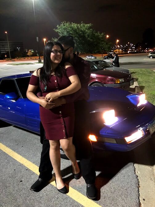 January 7th 2019 was the day our current relationship officially began. We are both believers of the phrase "right person, wrong time", I think we embodied it. This picture was taken the day he gave me my promise ring, promising to one day exchange it for an engagement ring.
El 7 de Enero del 2019 fue el día en que comenzó nuestra relación actual. Ambos somos creyentes de la frase "persona adecuada, momento equivocado", creo que la encarnamos. Esta foto fue tomada el día que me dio mi anillo de promesa, prometiendo que algún día lo cambiaría por un anillo de compromiso.